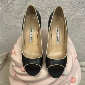 Vintage Manolo Blahnik Navy Blue and Cream Elegant Heels 38